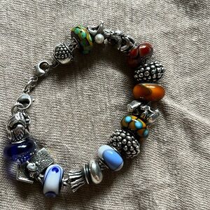 Trollbeads bracelet 9 silver 7 glass beads. Clasp Preloved
